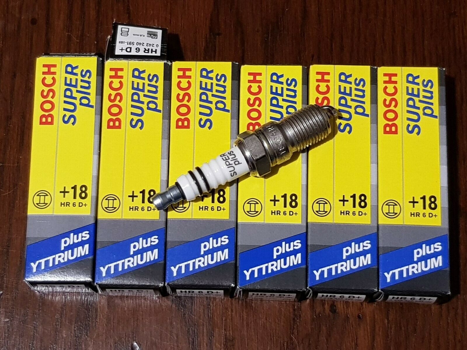 Set of 6 new old stock Bosch HR6D+ (0242240591) Yttrium Spark Plugs
